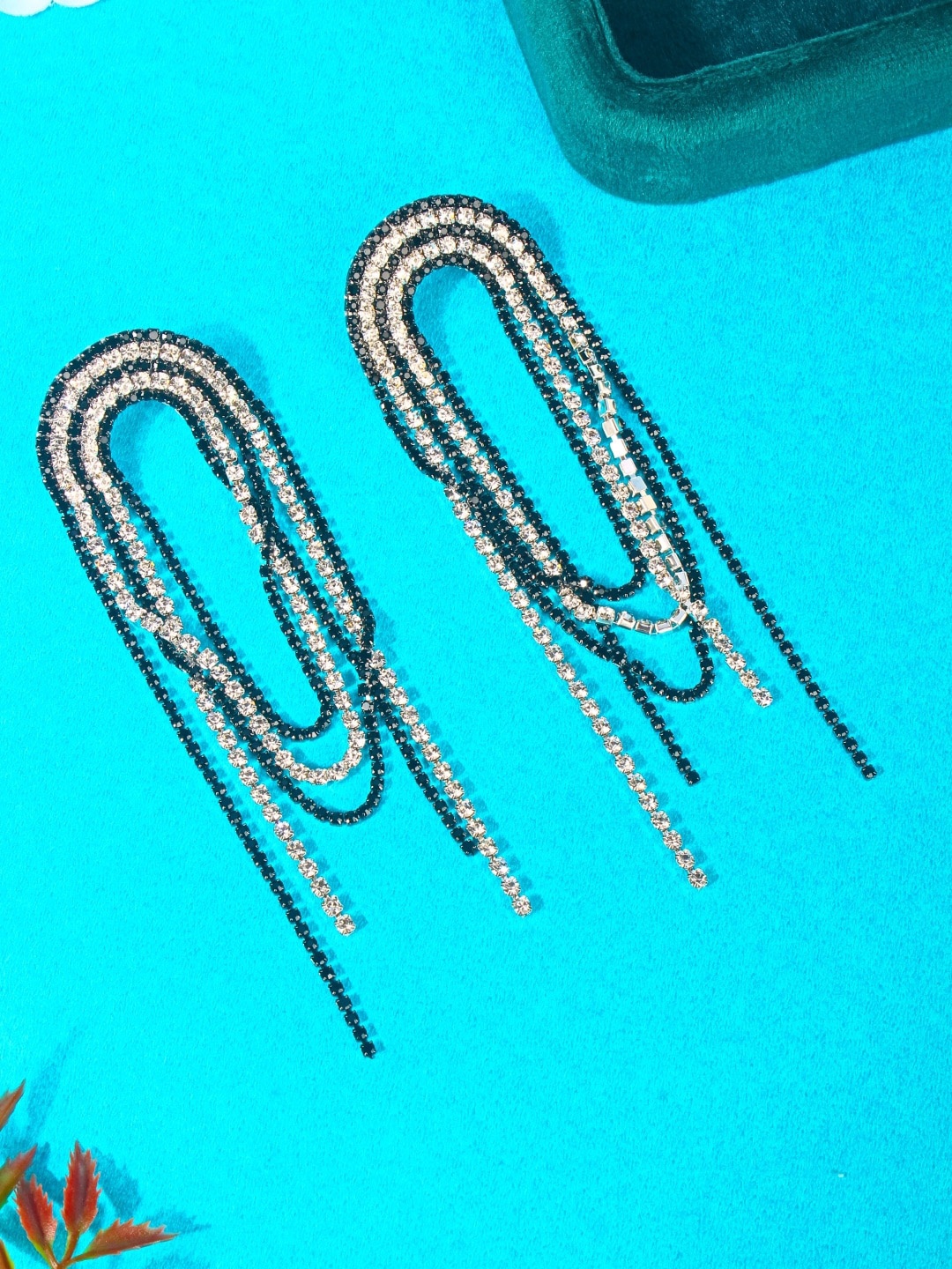 

DressBerry Silver-Toned Silver-Plated Contemporary Drop Earrings