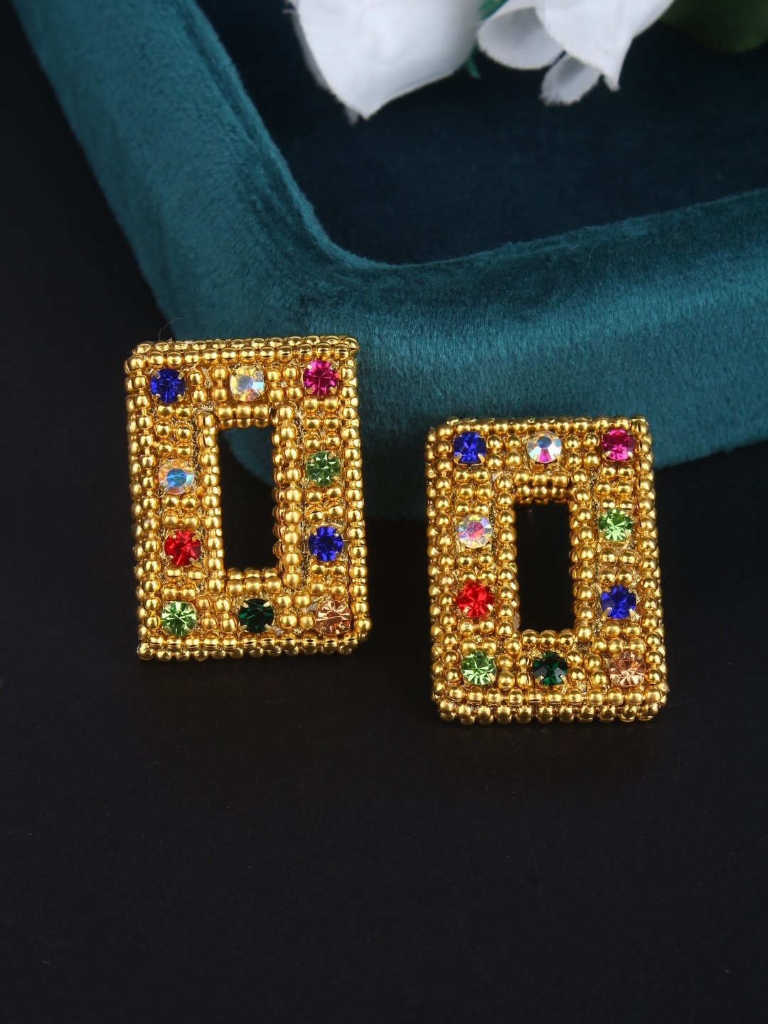 

DressBerry Gold-Toned Gold-Plated Rhinestone Square Shaped Stud Earrings