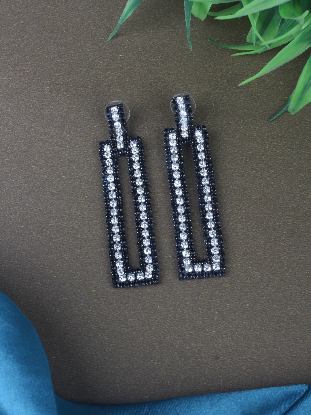 

DressBerry White Silver-Plated Rhinestone-Studded Contemporary Drop Earrings