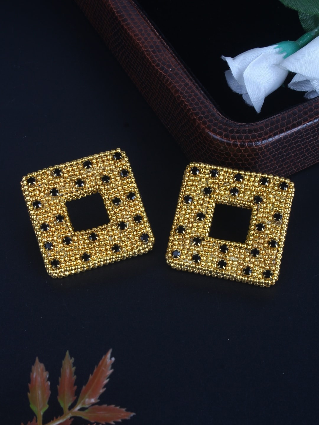 

DressBerry Gold-Plated Contemporary Studs Earrings