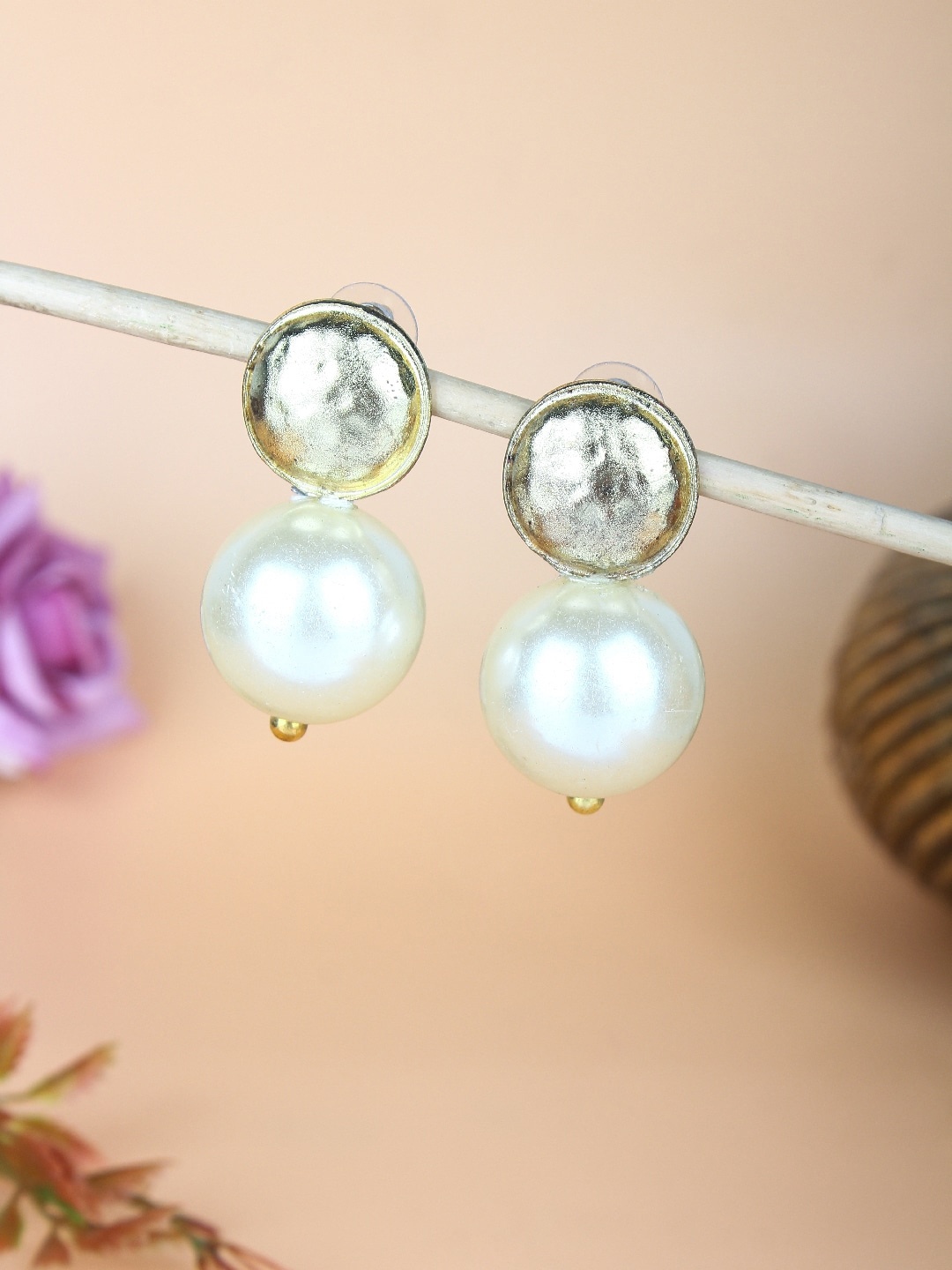 

DressBerry Gold-Plated Contemporary Studs Earrings