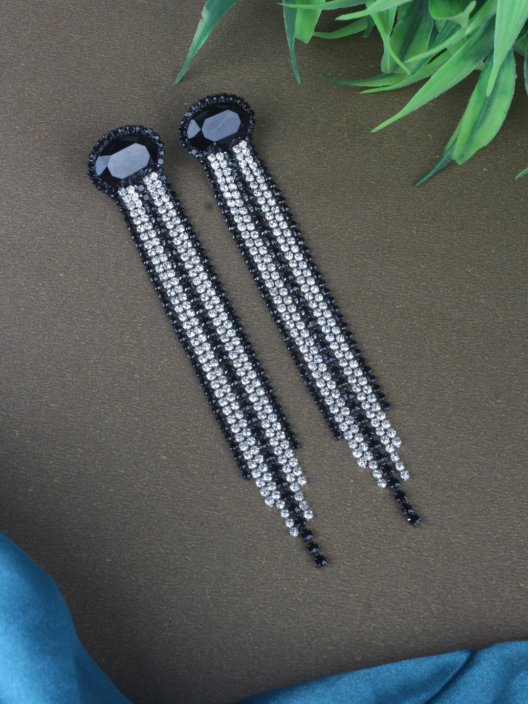 

DressBerry Silver-Toned Silver-Plated Rhinestone Contemporary Drop Earrings