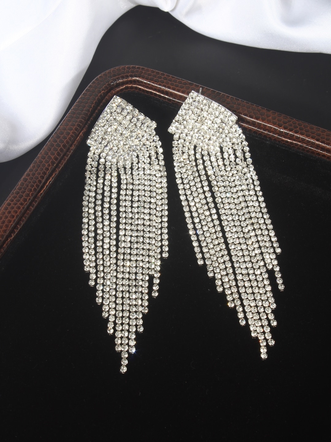 

DressBerry Silver-Toned Silver-Plated Contemporary Drop Earrings