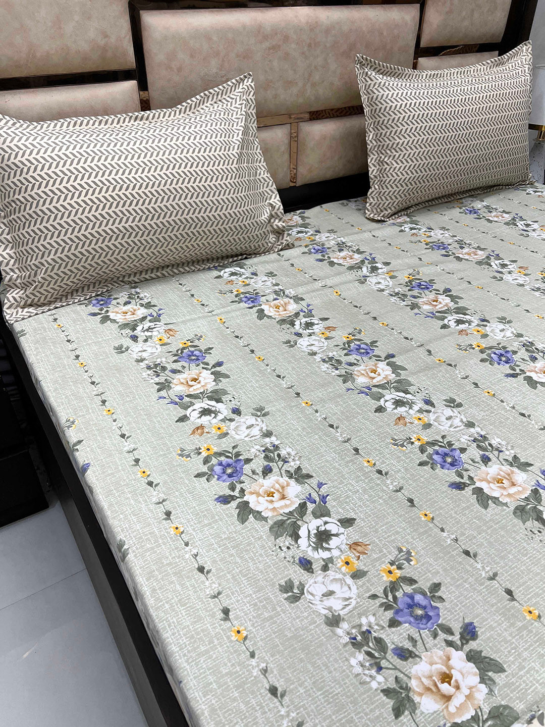 

Pure Decor Grey & White 4 Pieces Floral Printed Cotton Superfine King Bedding Set