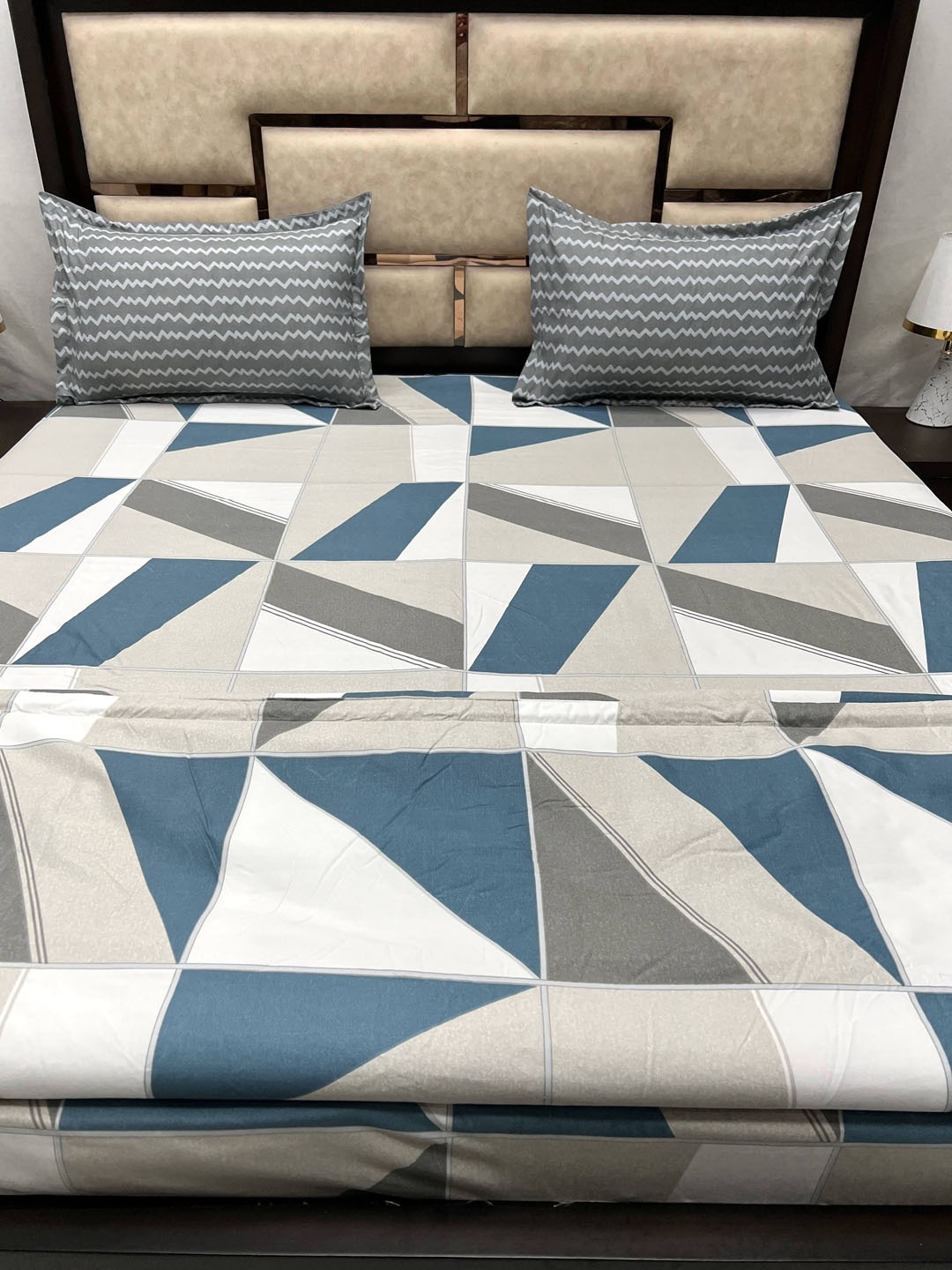 

Pure Decor White & Blue Cotton Geometric Printed Bedding Set