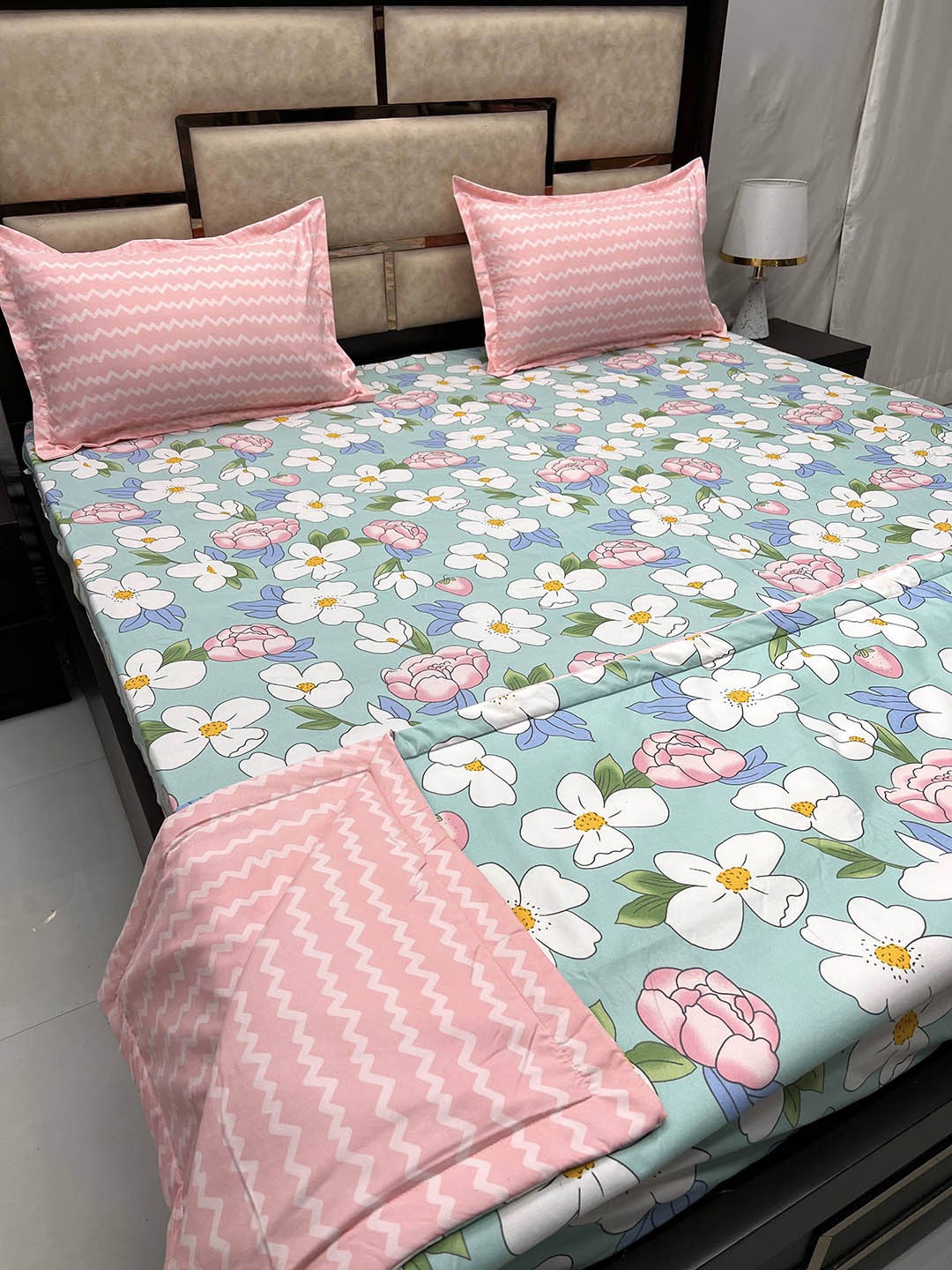 

Pure Decor Blue & White 4 Pieces Floral Printed Cotton Superfine King Bedding Set