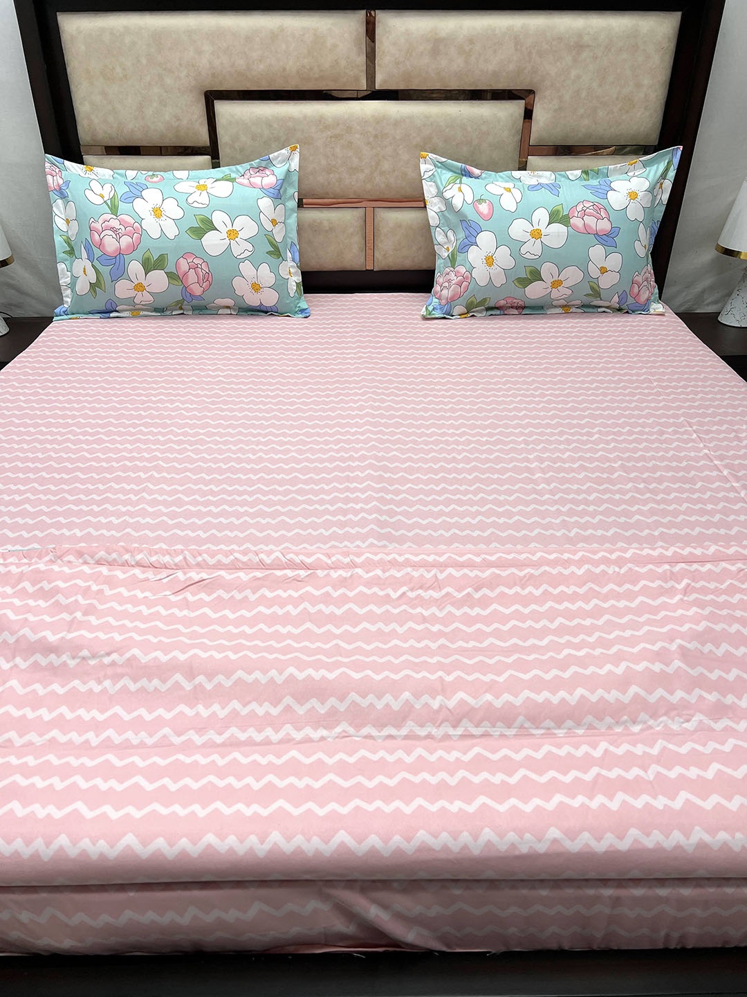 

Pure Decor Pink & White 4 Pieces Floral Printed Cotton Superfine King Bedding Set