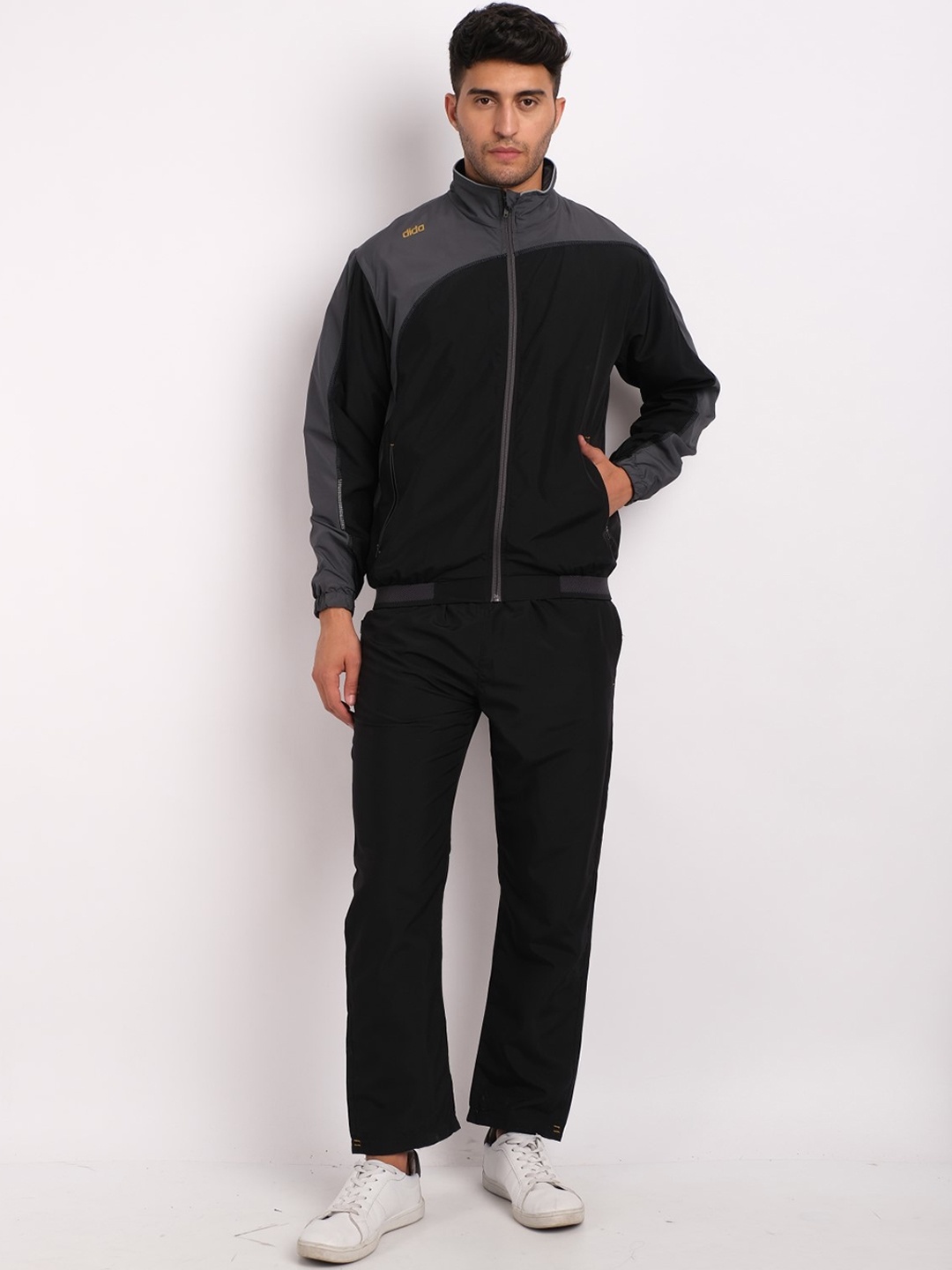 

DIDA Light Weight Comfort-Fit Stretchable Tracksuits, Black