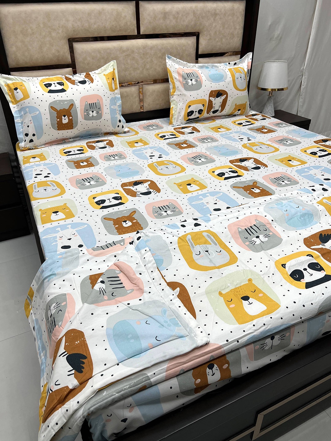 

Pure Decor Unisex Kids White & Blue Cartoon Characters Cotton Bedding Set