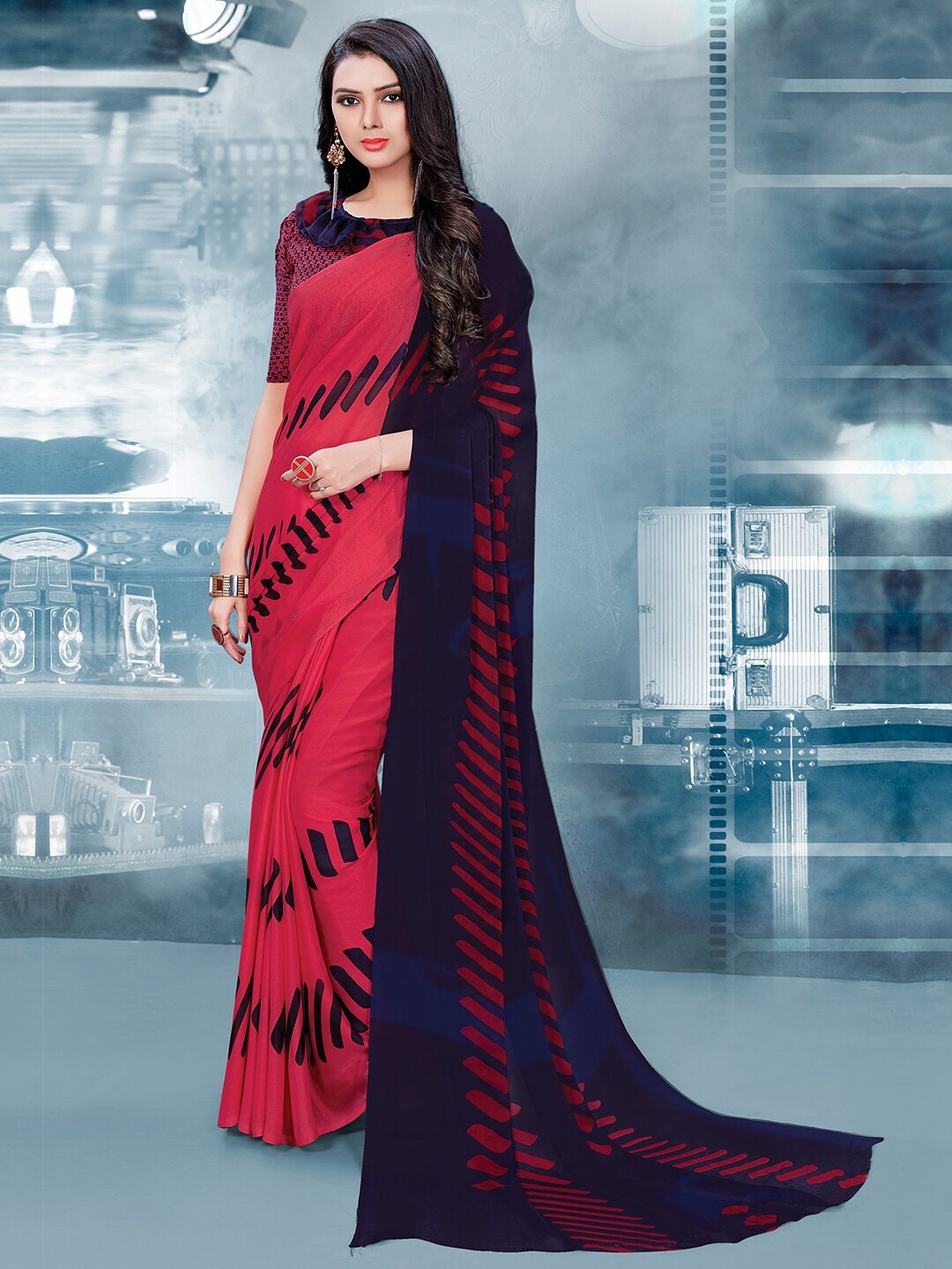 

HRITIKA Geometric Printed Saree, Red