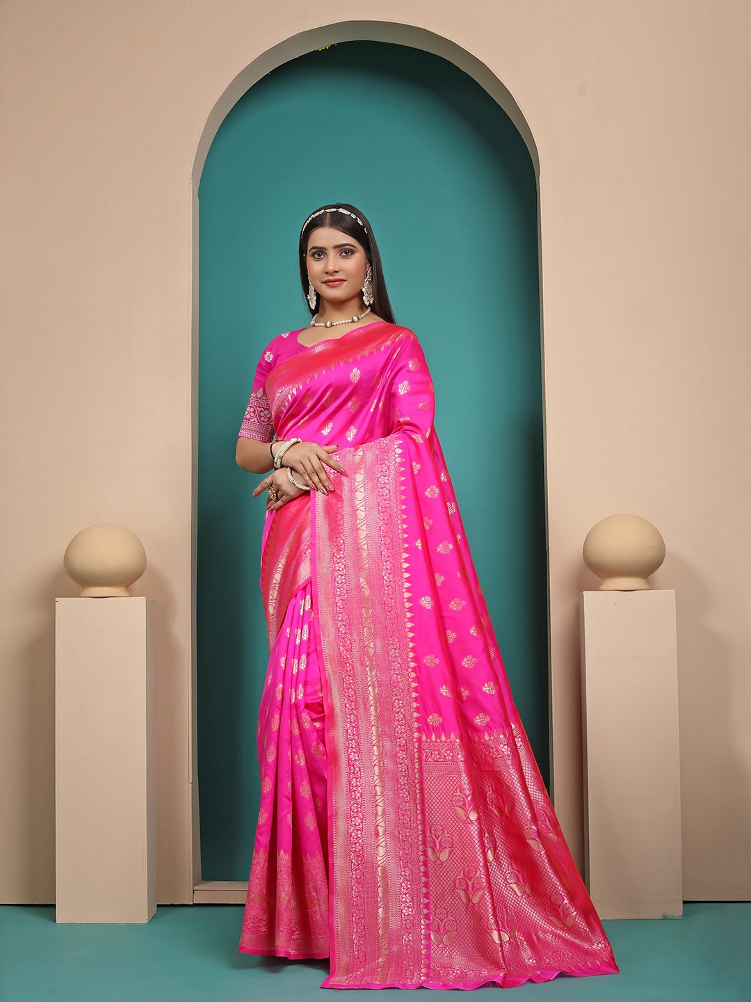 

Aagiri Ethnic Motifs Woven Design Zari Banarasi Saree, Pink