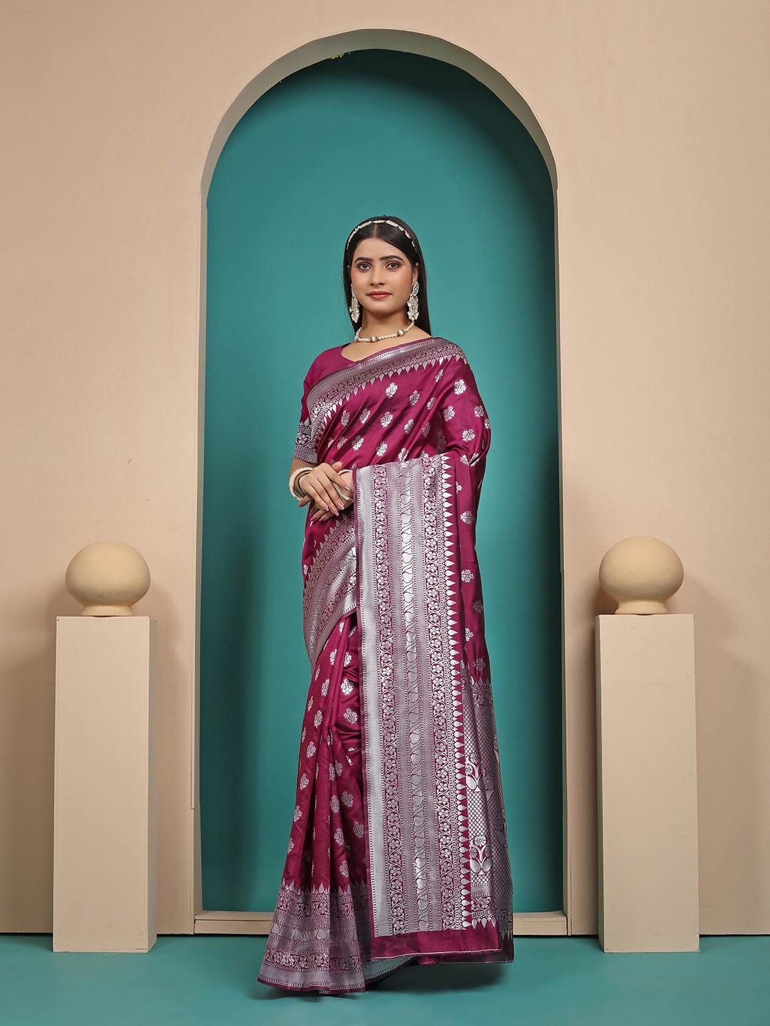 

Aagiri Ethnic Motifs Woven Design Zari Banarasi Saree, Violet