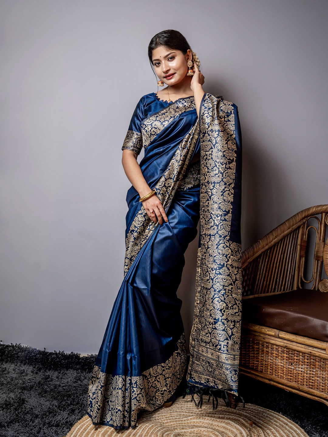 

Kandora Ethnic Motifs Woven Design Zari Pure Silk Saree, Navy blue