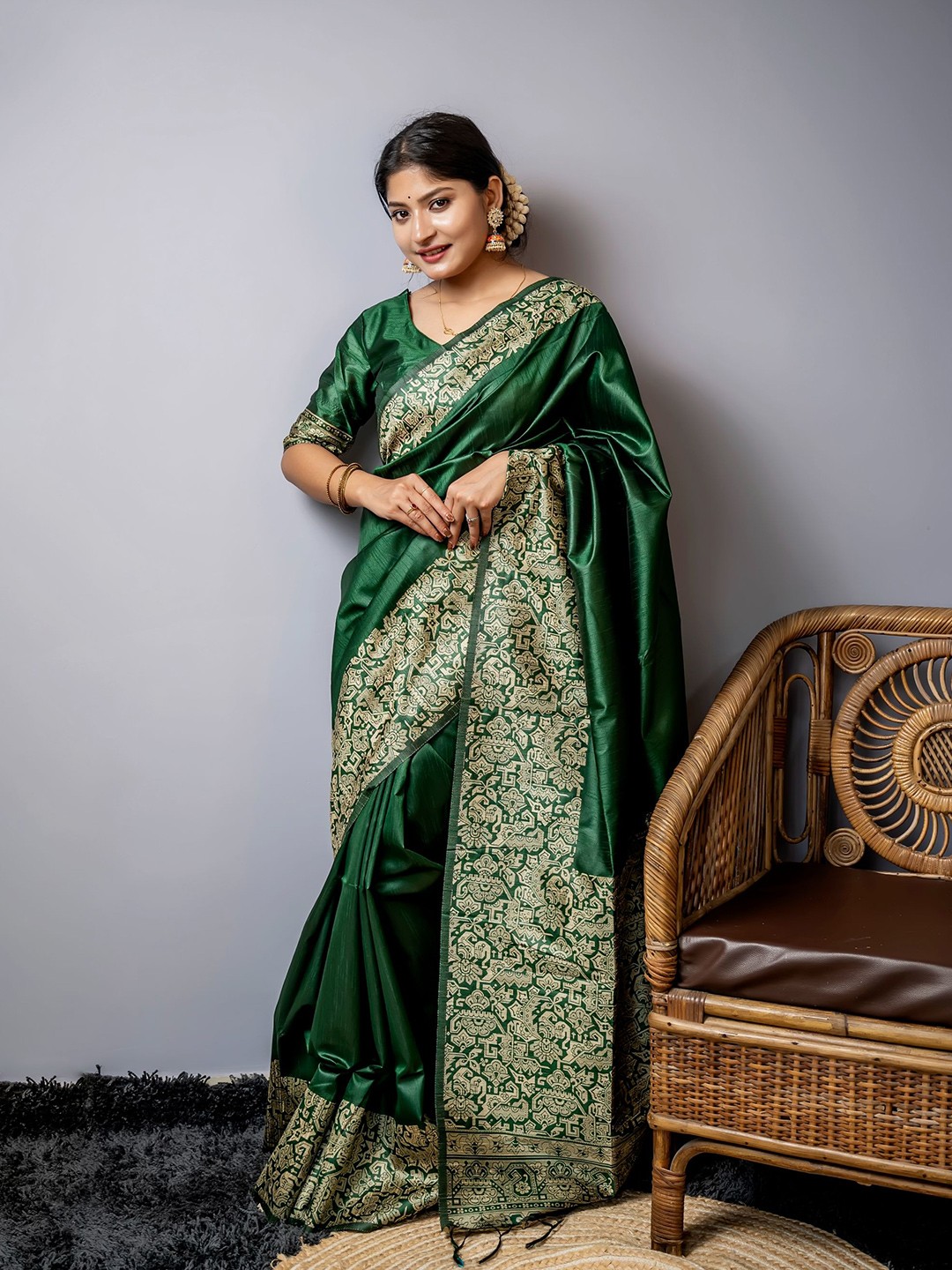 

Kandora Ethnic Motifs Woven Design Zari Pure Silk Saree, Lime green