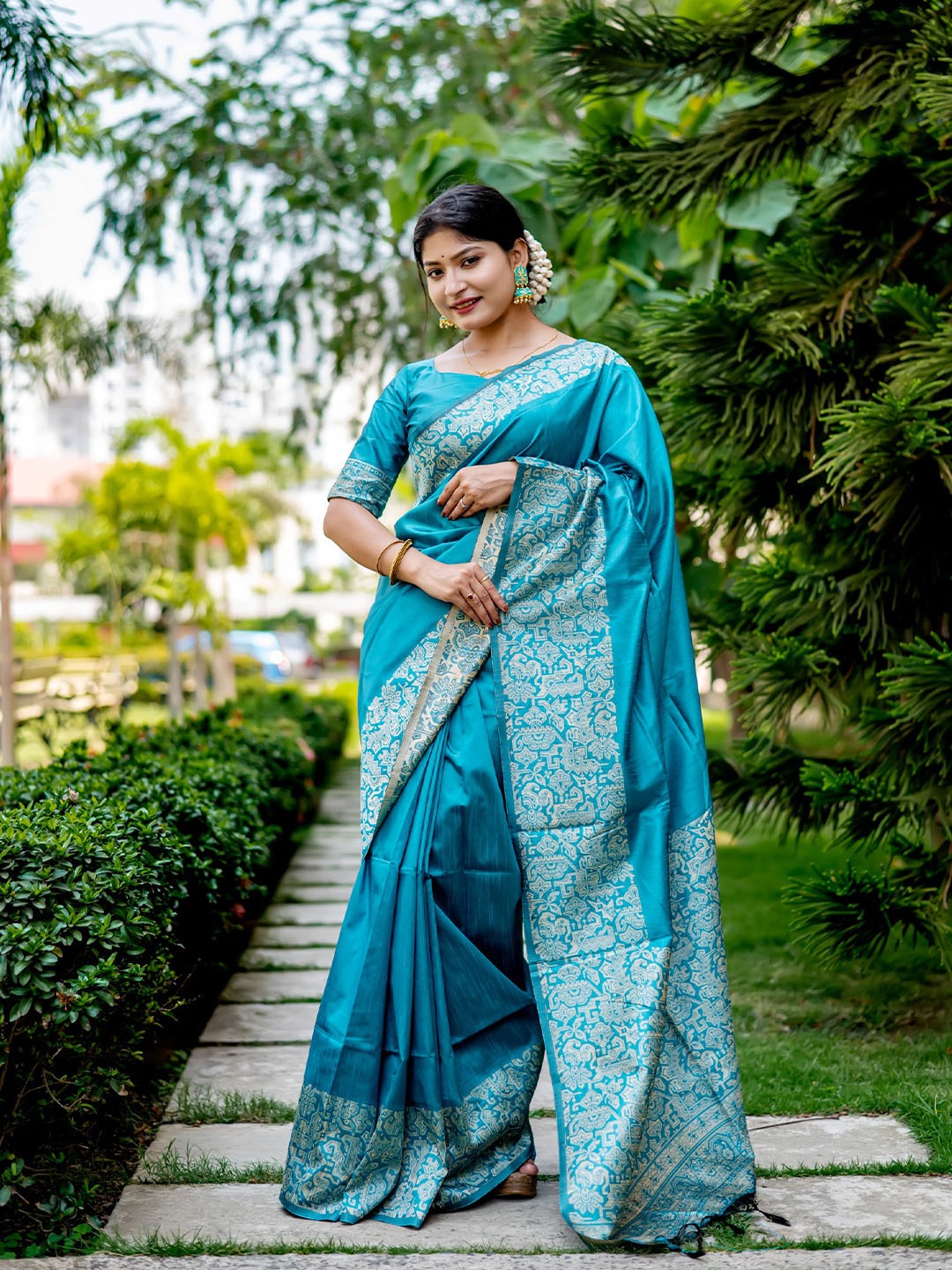 

Kandora Woven Design Pure Silk Saree, Blue