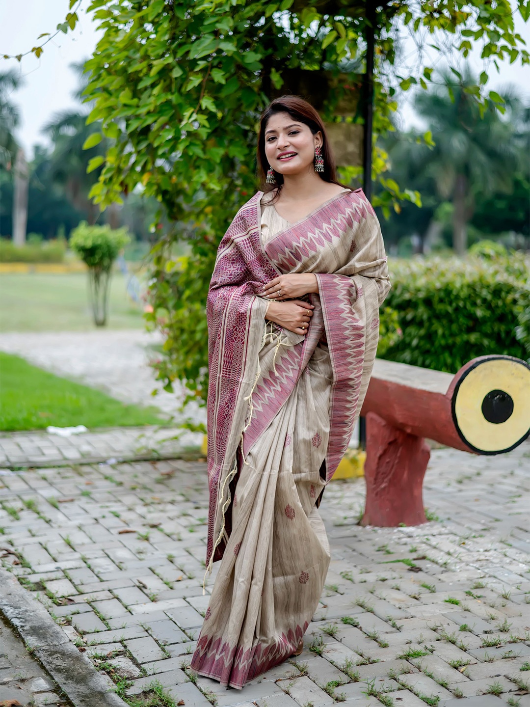 

Kandora Ethnic Motifs Woven Design Zari Pure Silk Tussar Saree, Cream