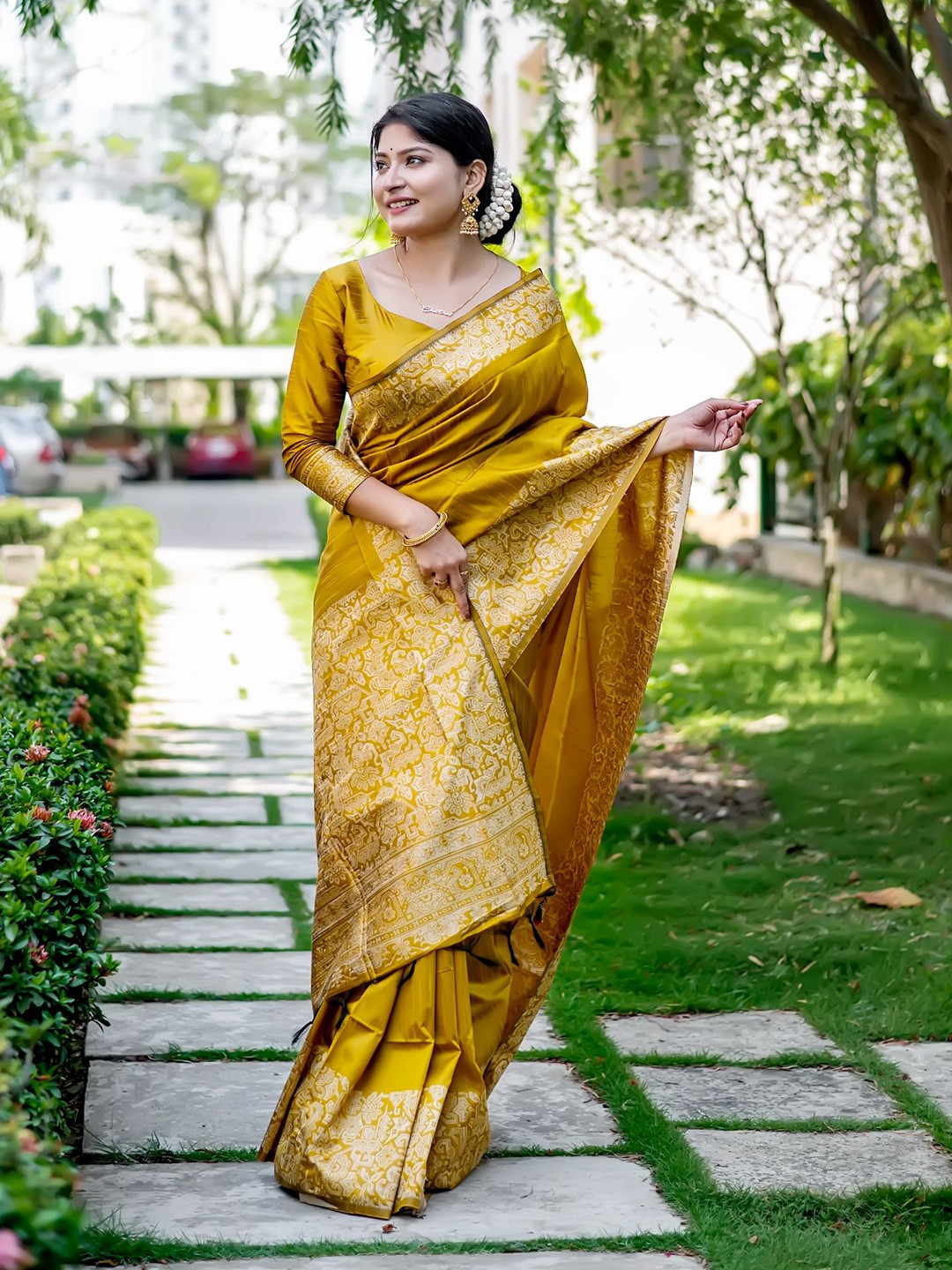 

Kandora Ethnic Motifs Woven Design Zari Pure Silk Saree, Yellow