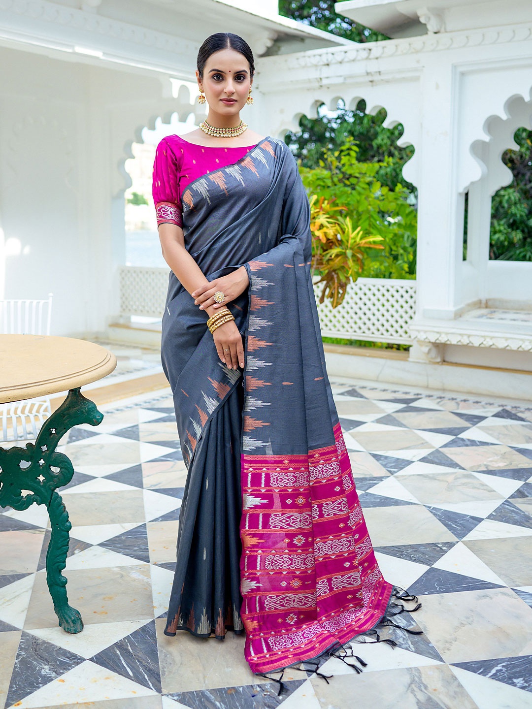 

Kandora Ethnic Motifs Woven Design Zari Pure Silk Tussar Saree, Grey