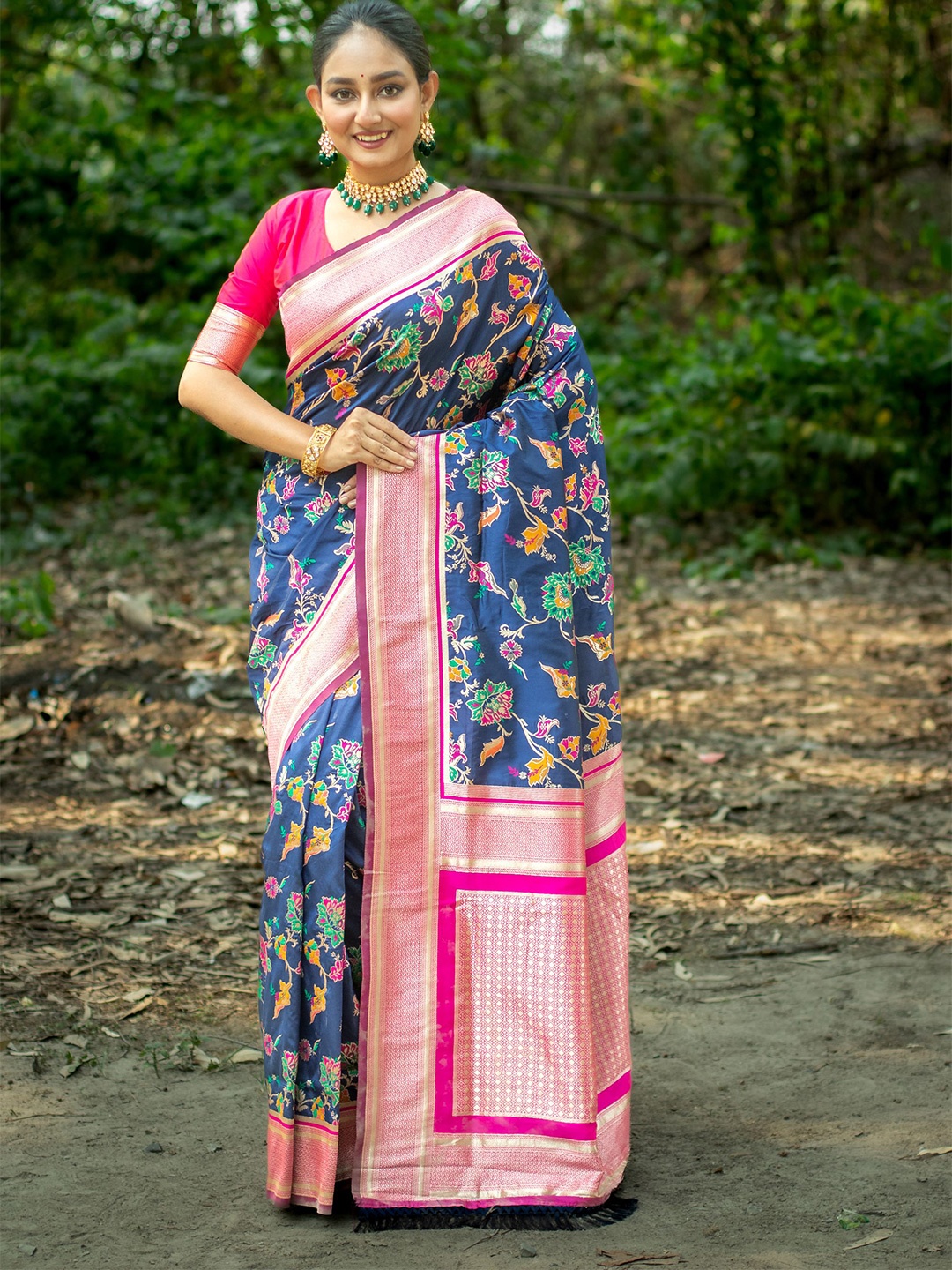

Kandora Floral Woven Design Zari Pure Silk Banarasi Saree, Navy blue