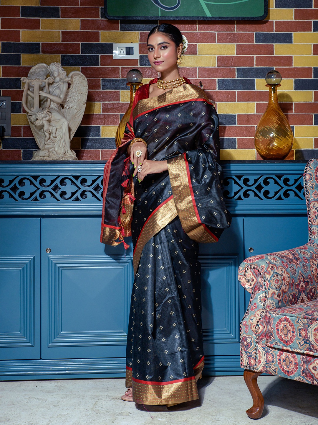 

Kandora Ethnic Motifs Woven Design Zari Pure Silk Tussar Saree, Navy blue