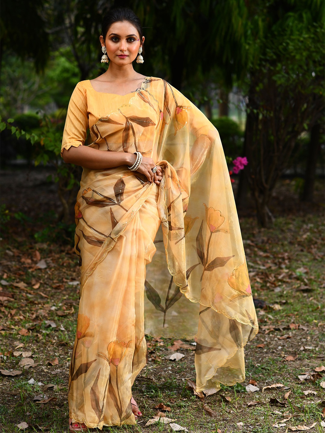 

Kandora Floral Printed Sequinned Pure Silk Saree, Yellow