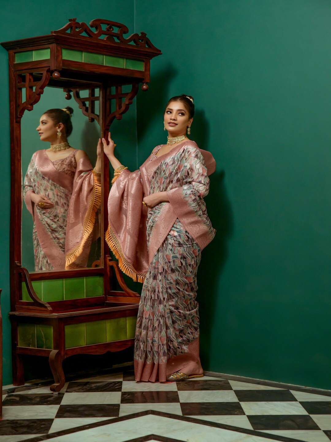 

Kandora Ethnic Motifs Woven Design Zari Pure Silk Saree, Peach
