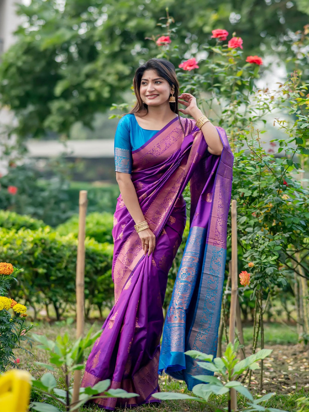 

Kandora Ethnic Motifs Woven Design Zari Linen Cotton Saree, Purple