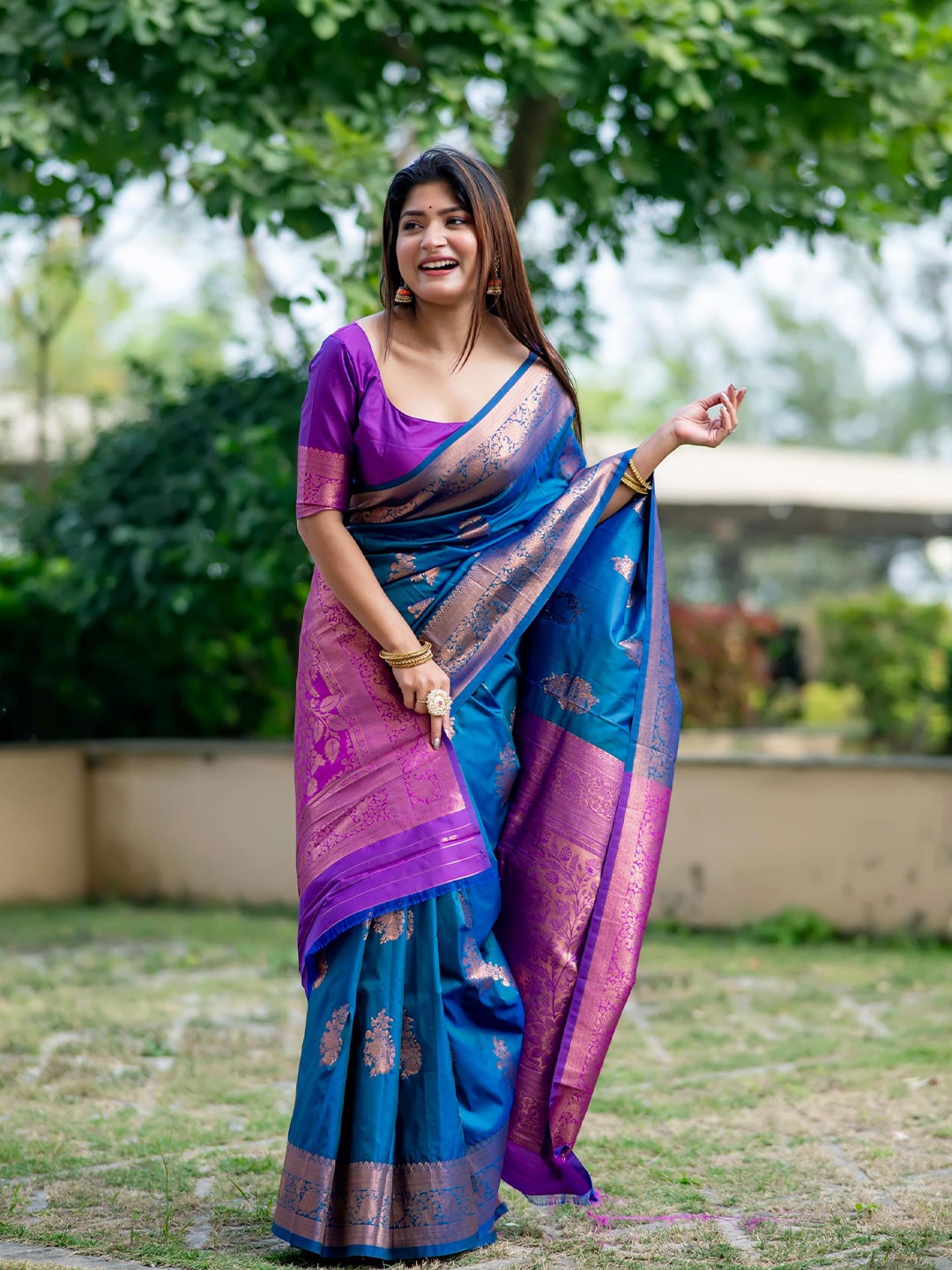 

Kandora Ethnic Motifs Woven Design Zari Linen Cotton Saree, Blue