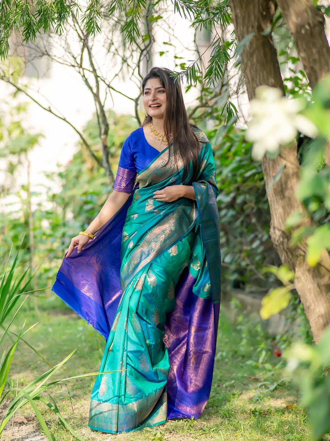 

Kandora Ethnic Motifs Zari Linen Cotton Saree, Teal