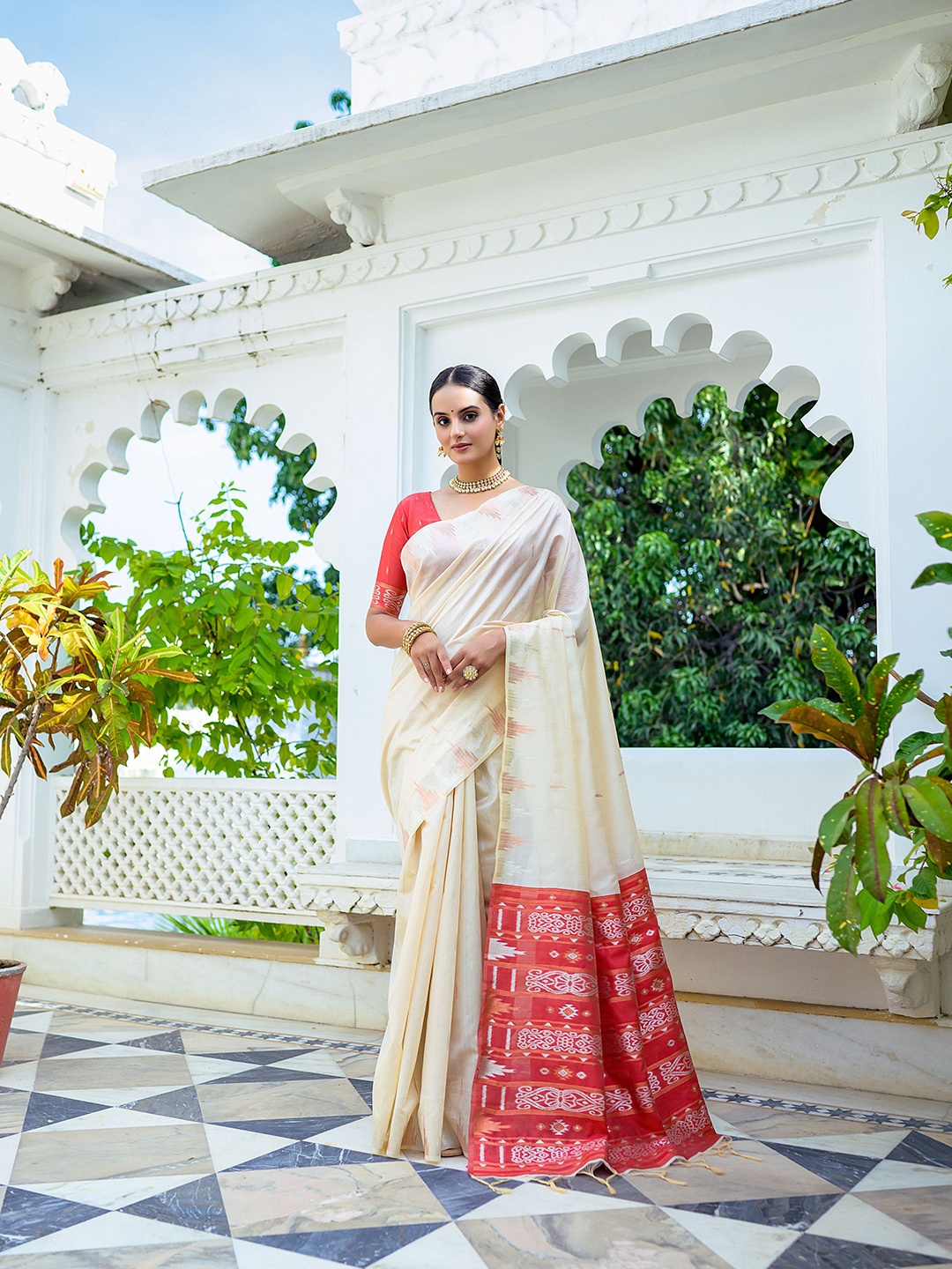 

Kandora Woven Design Pure Silk Tussar Saree, White