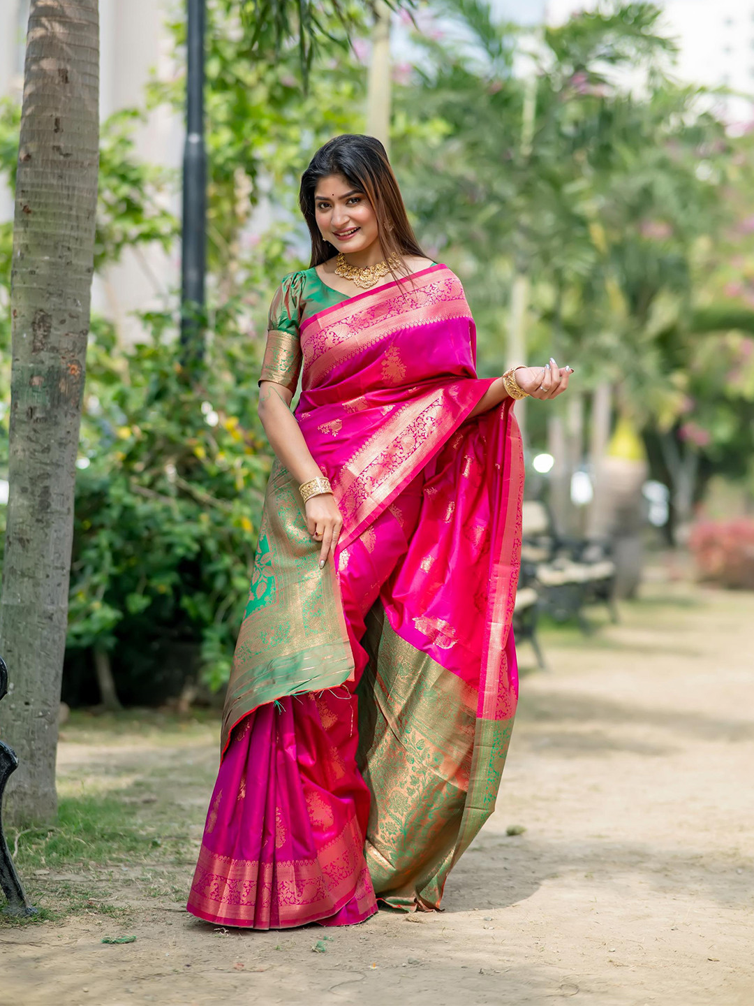 

Kandora Ethnic Motifs Woven Designed Zari Linen Cotton Saree, Pink