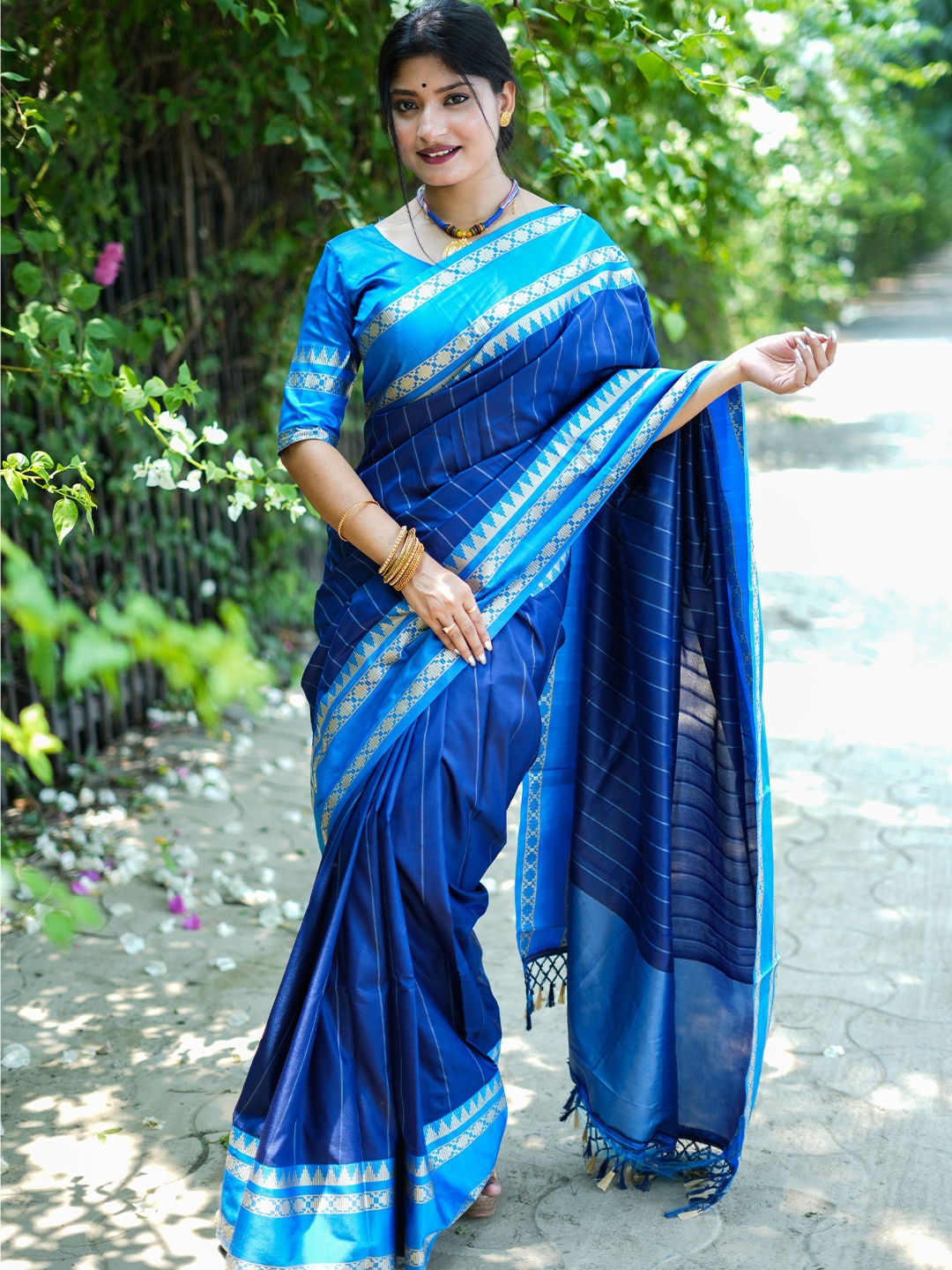 

Kandora Striped Woven Designed Zari Pure Silk Saree, Blue