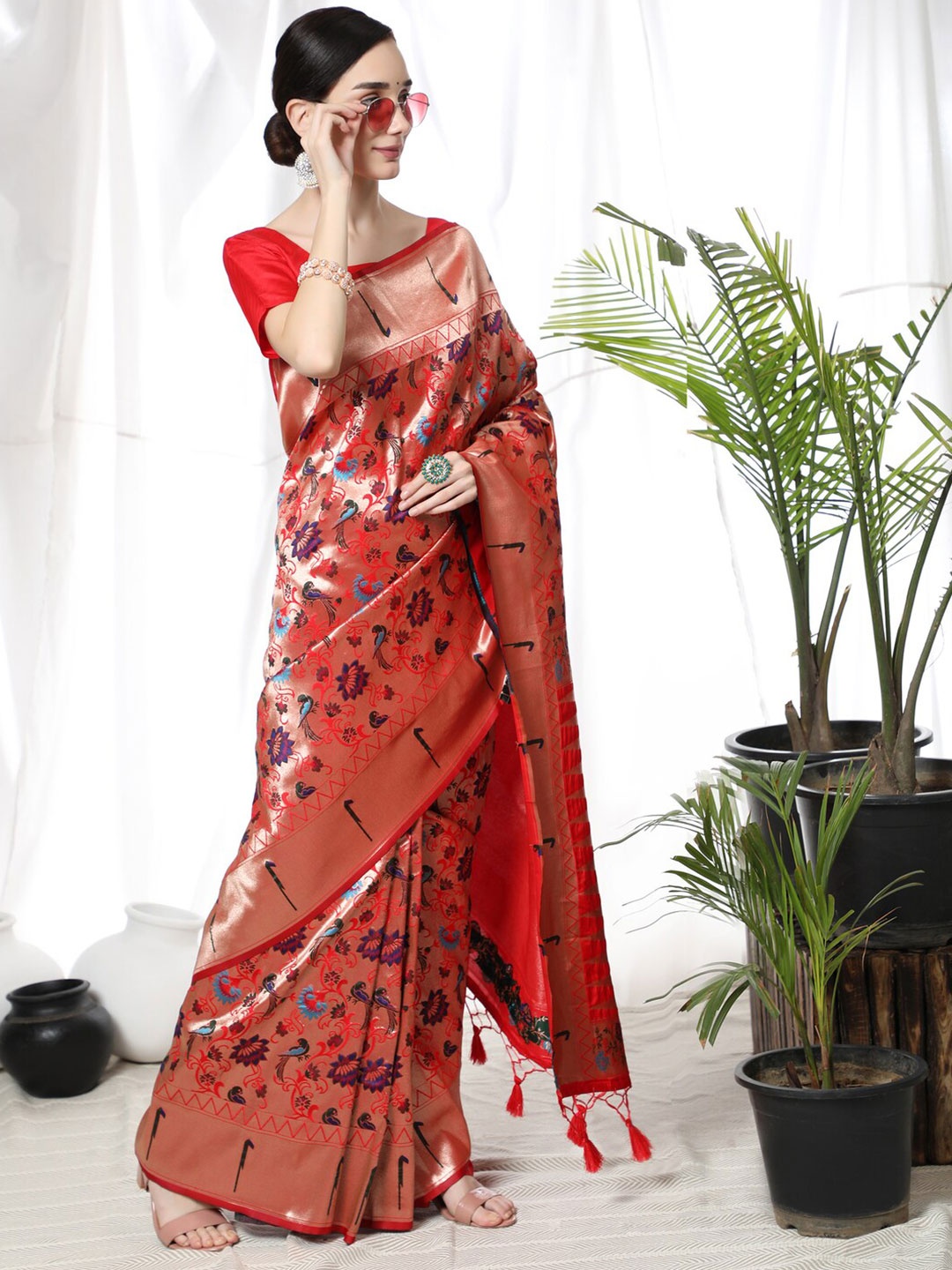 

Kandora Floral Woven Designed Zari Pure Silk Paithani Saree, Red