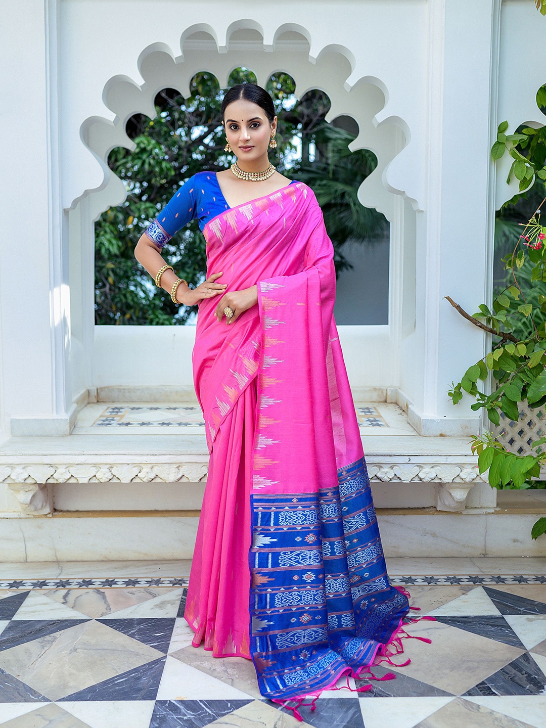 

Kandora Ethnic Motifs Woven Designed Zari Pure Silk Tussar Saree, Pink