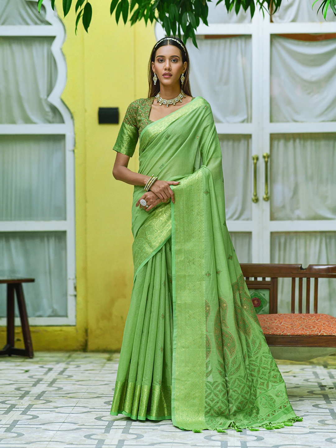 

Kandora Ethnic Motifs Woven Designed Zari Silk Cotton Saree, Green