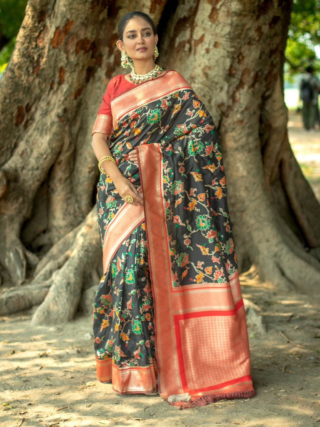 

Kandora Ethnic Motifs Woven Designed Zari Pure Silk Banarasi Saree, Black