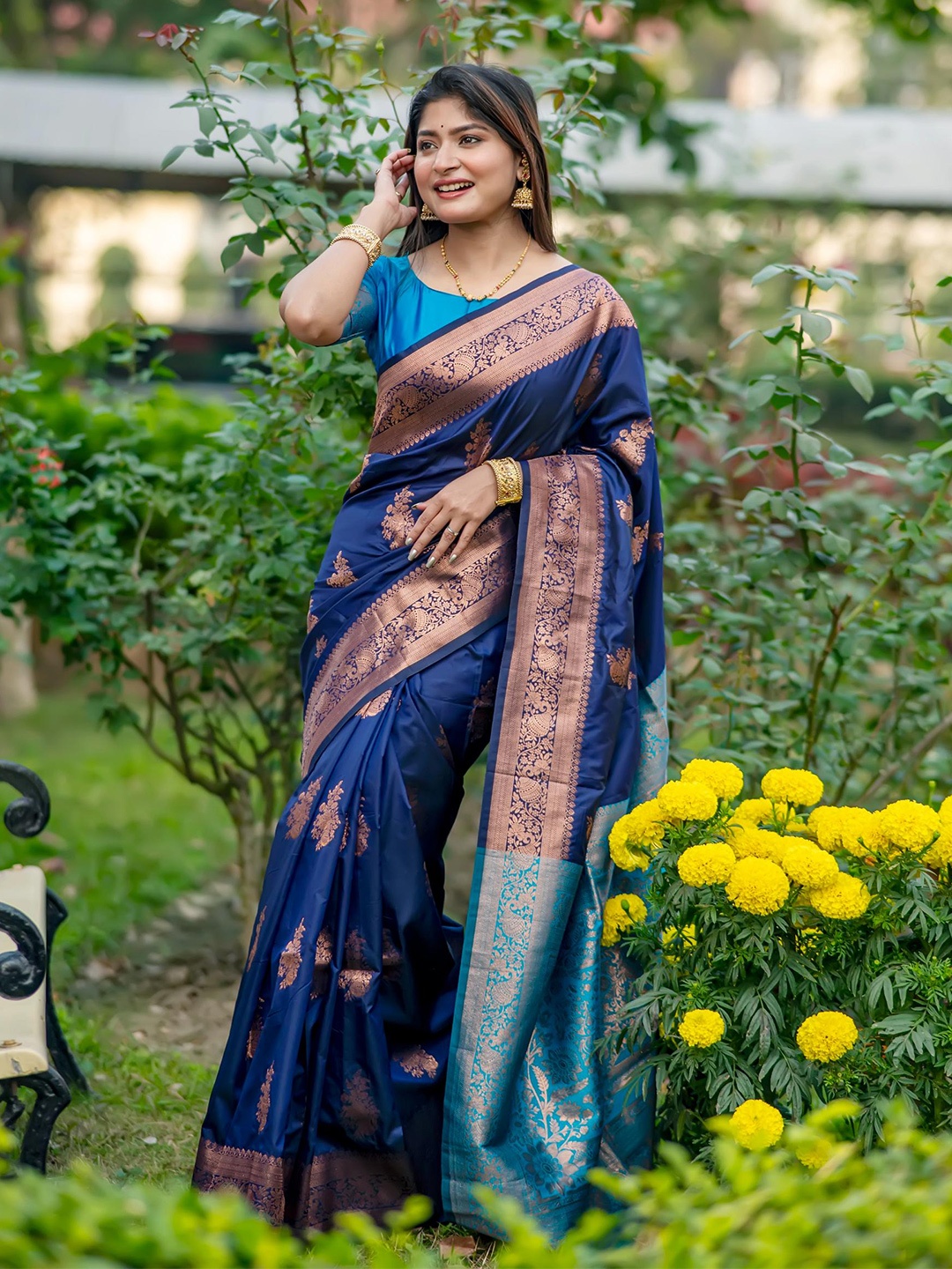 

Kandora Ethnic Motif Woven Design Zari Linen Cotton Saree, Navy blue