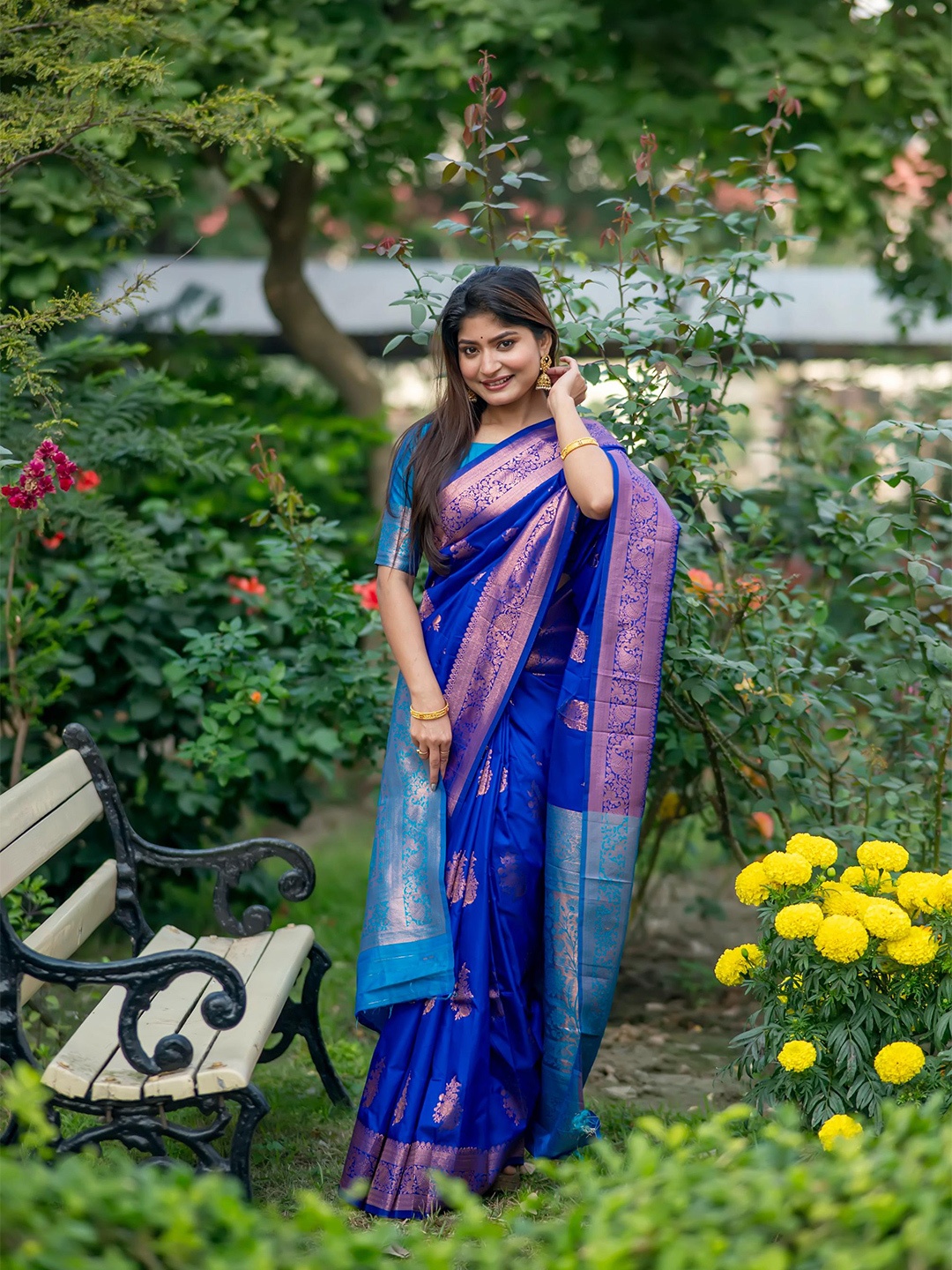 

Kandora Ethnic Motif Woven Design Zari Linen Cotton Saree, Blue