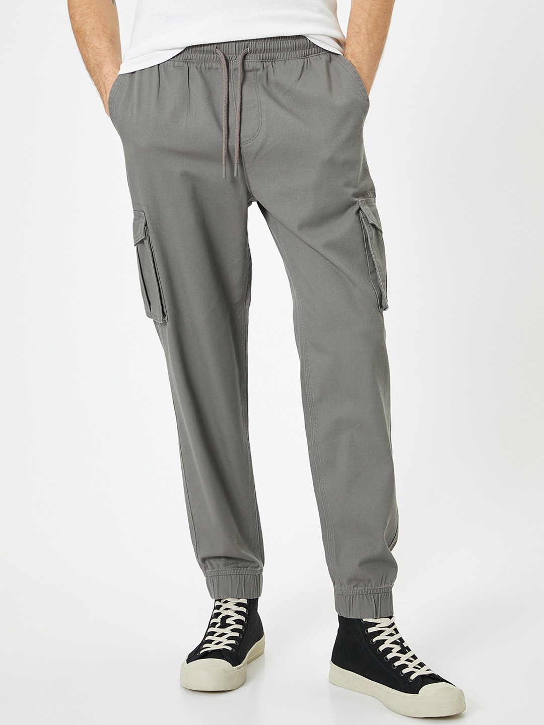 

Koton Men Mid-Rise Slim Fit Cotton Cargos Trouser, Grey