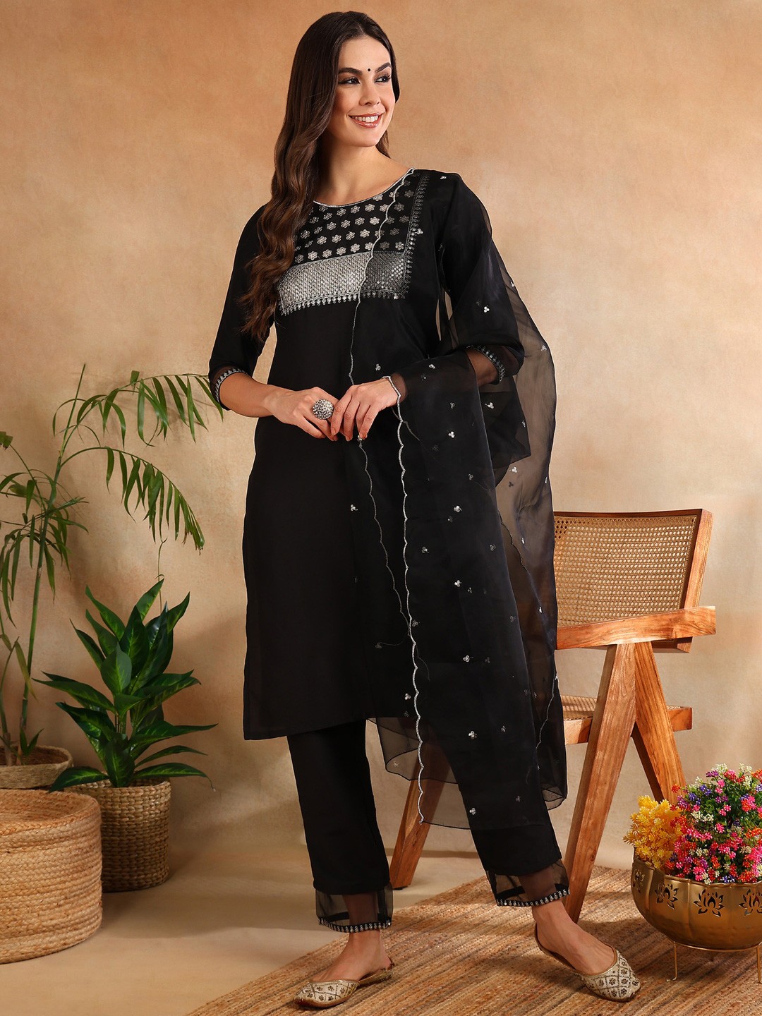 

AHIKA Black Ethnic Motifs Yoke Design Sequinned Straight Kurta & Trouser With Dupatta