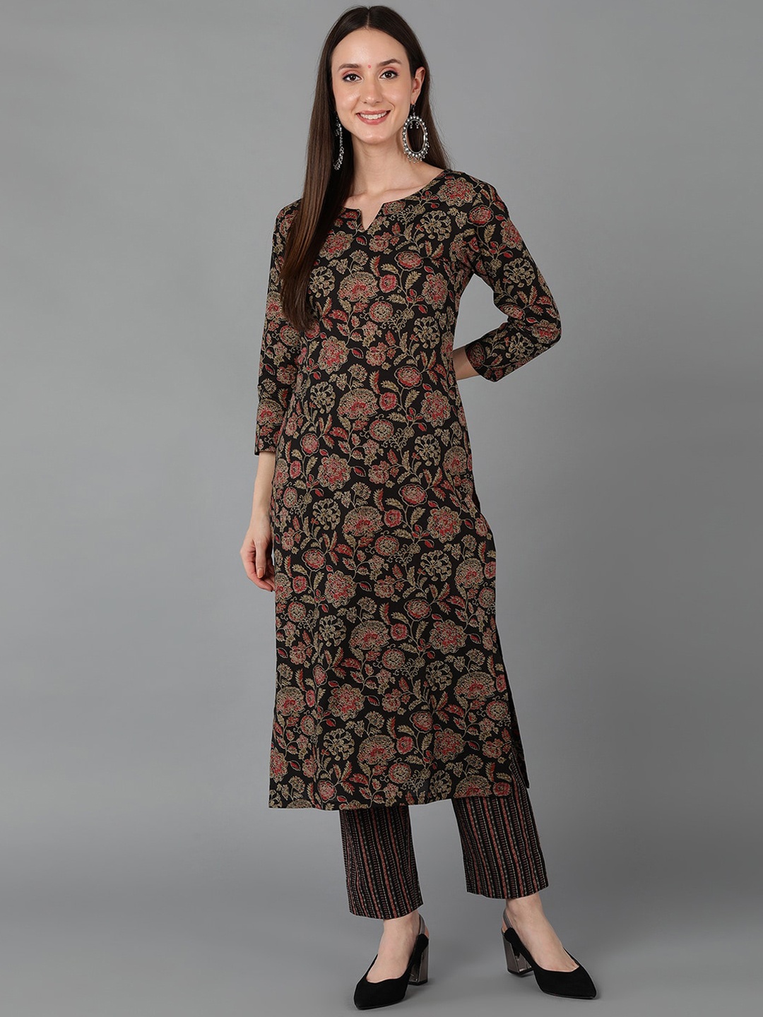

AHIKA Notch Neck Floral Printed Cotton Straight Kurta, Black