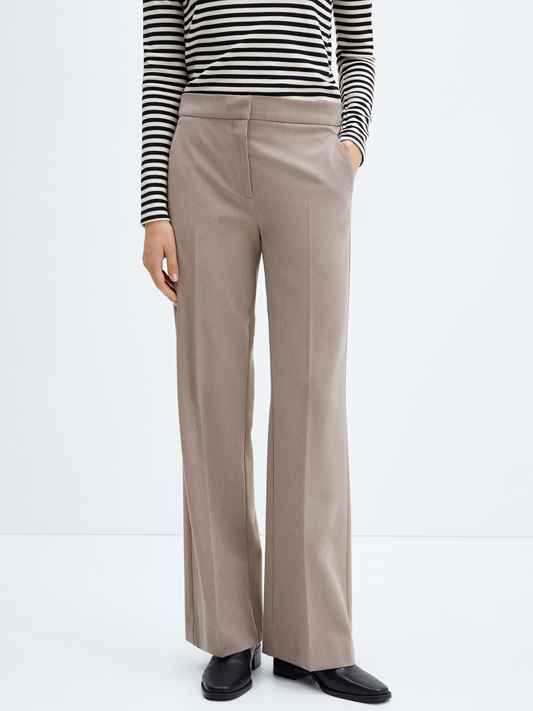 

MANGO Women Mid-Rise Wideleg Trousers, Grey