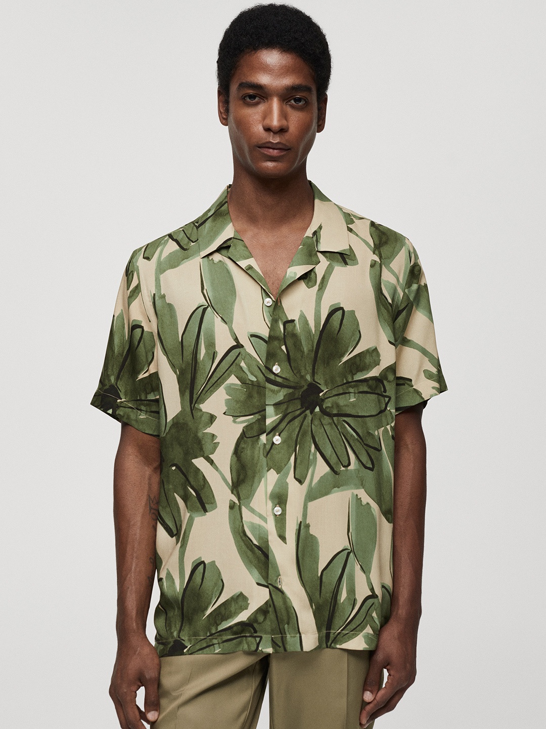 

MANGO MAN Men Floral Opaque Printed Casual Shirt, Green