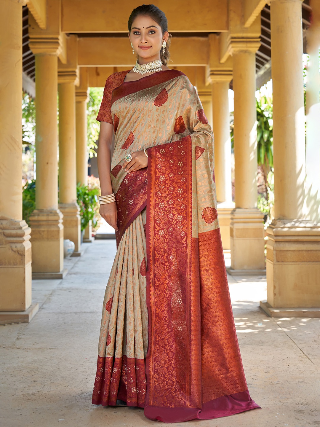 

STH Floral Woven Design Zari Pure Silk Banarasi Saree, Red