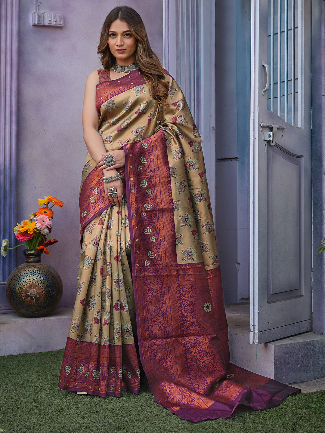 

STH Ethnic Motifs Woven Design Zari Pure Silk Banarasi Saree, Gold
