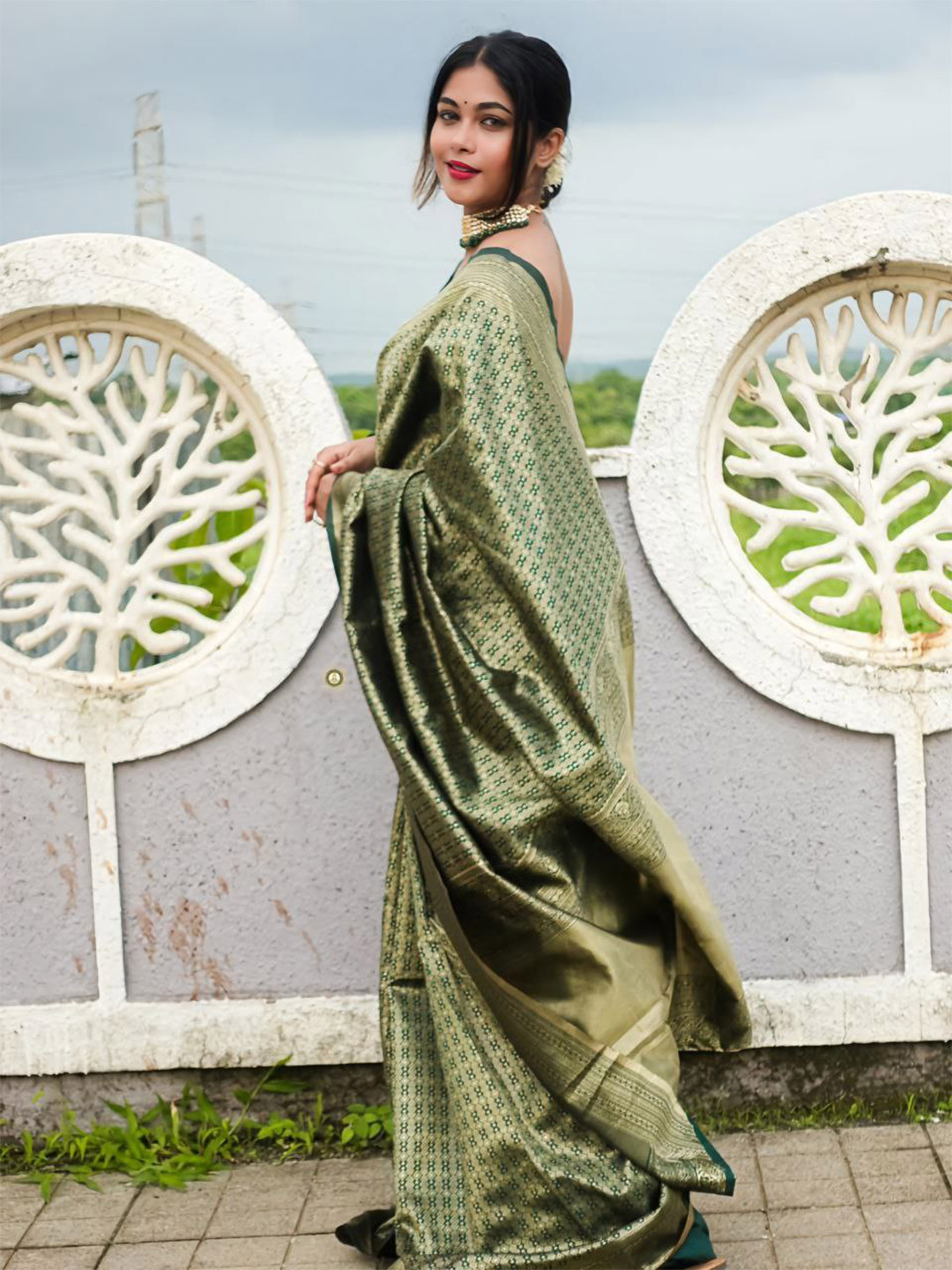 

STH Ethnic Motifs Woven Design Zari Pure Silk Banarasi Saree, Green