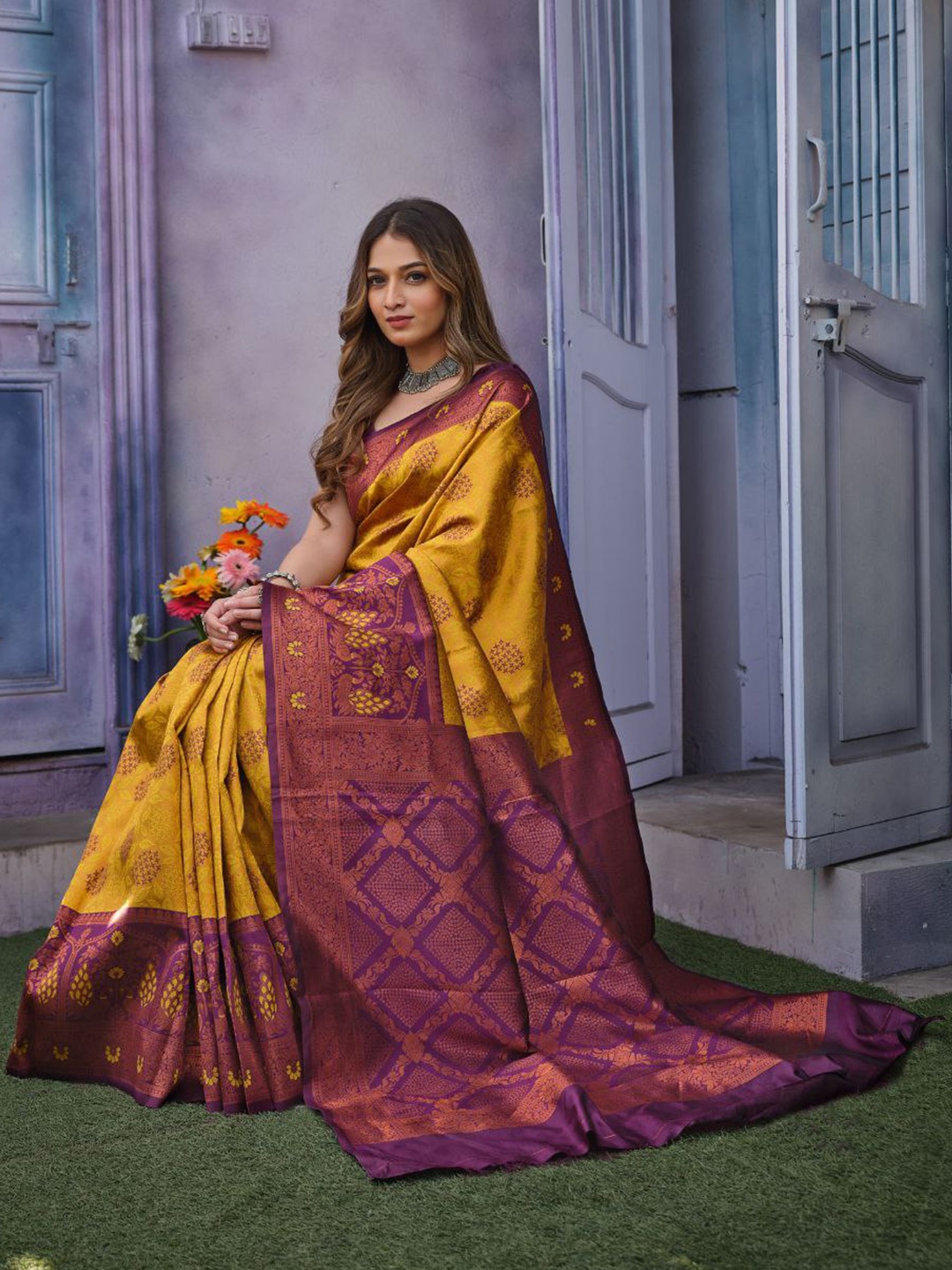 

STH Ethnic Motifs Woven Design Zari Pure Silk Banarasi Saree, Yellow