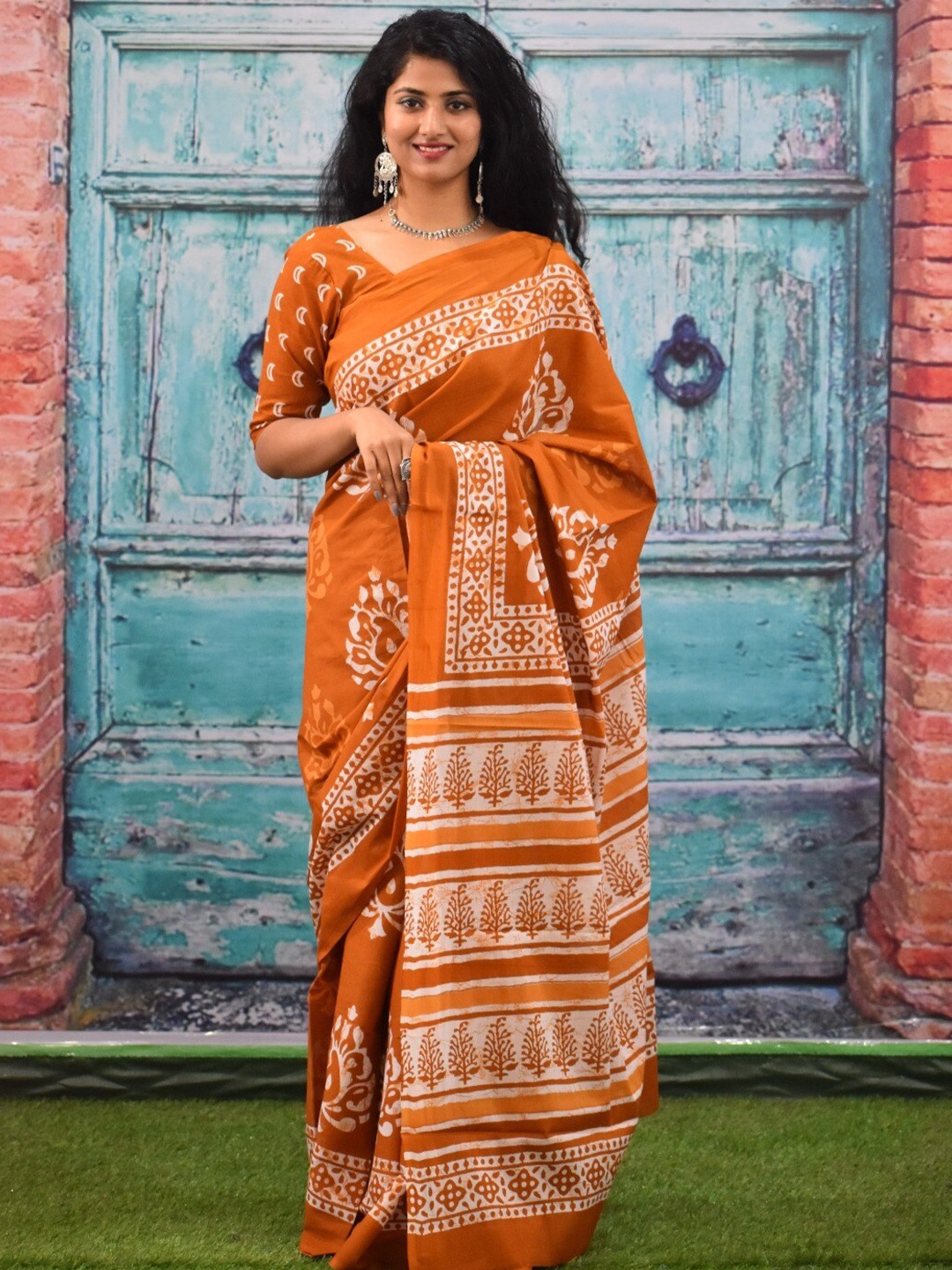

KIAARON Ethnic Motifs Block Print Pure Cotton Saree, Mustard
