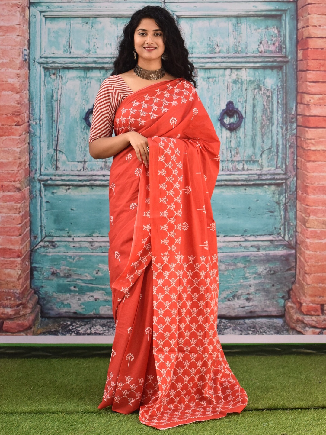 

KIAARON Ethnic Motifs Pure Cotton Block Print Saree, Red