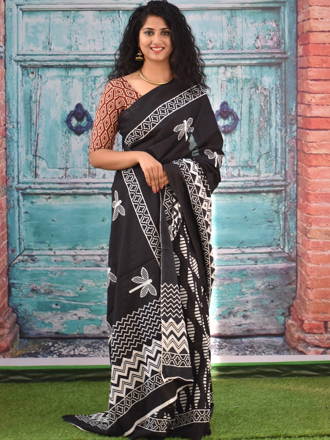 

KIAARON Ethnic Motifs Pure Cotton Block Print Saree, Black